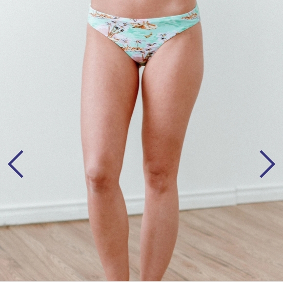 NWT Bikini Bottom 🌸 - Picture 3 of 4
